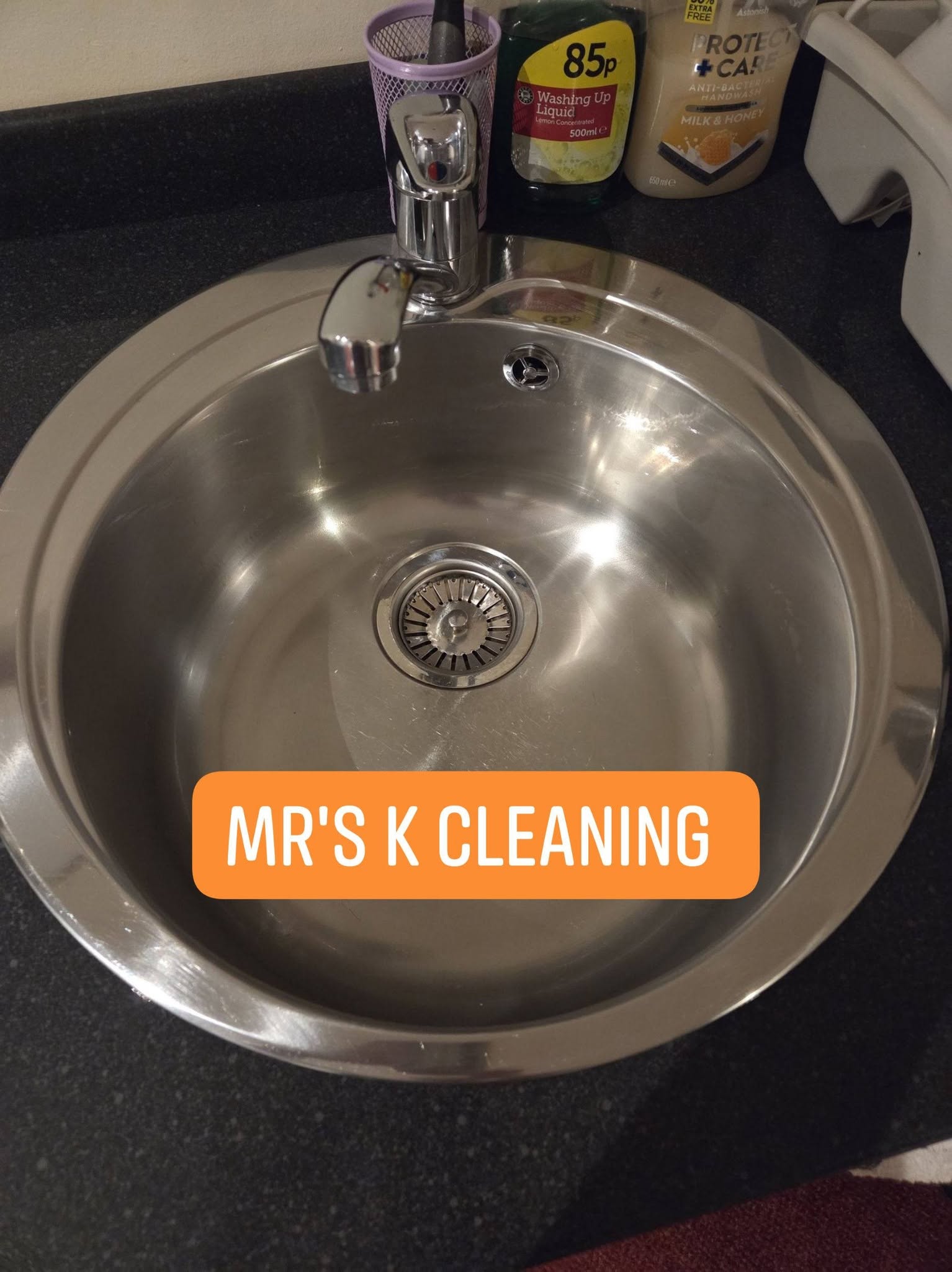 Spotless round stainless steel kitchen sink
