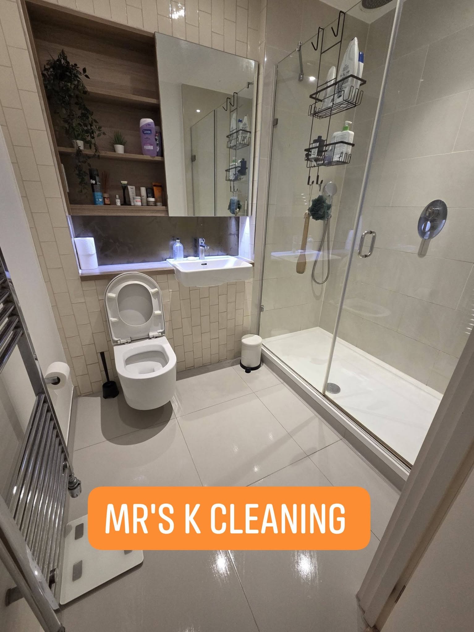 Modern bathroom with toilet, sink and shower