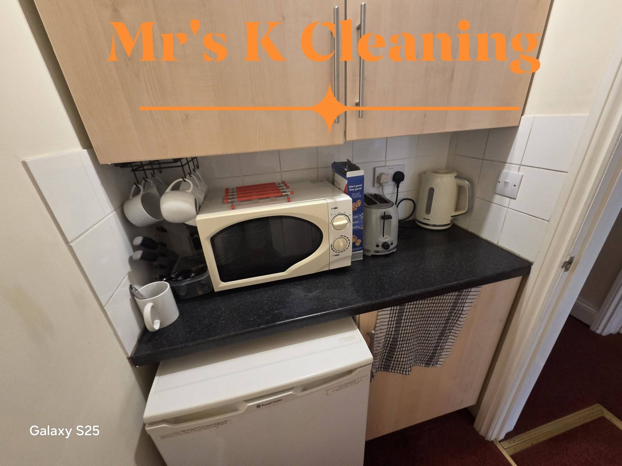 Spotless compact kitchenette with microwave and worktop